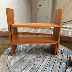 Small expandable wood shelf