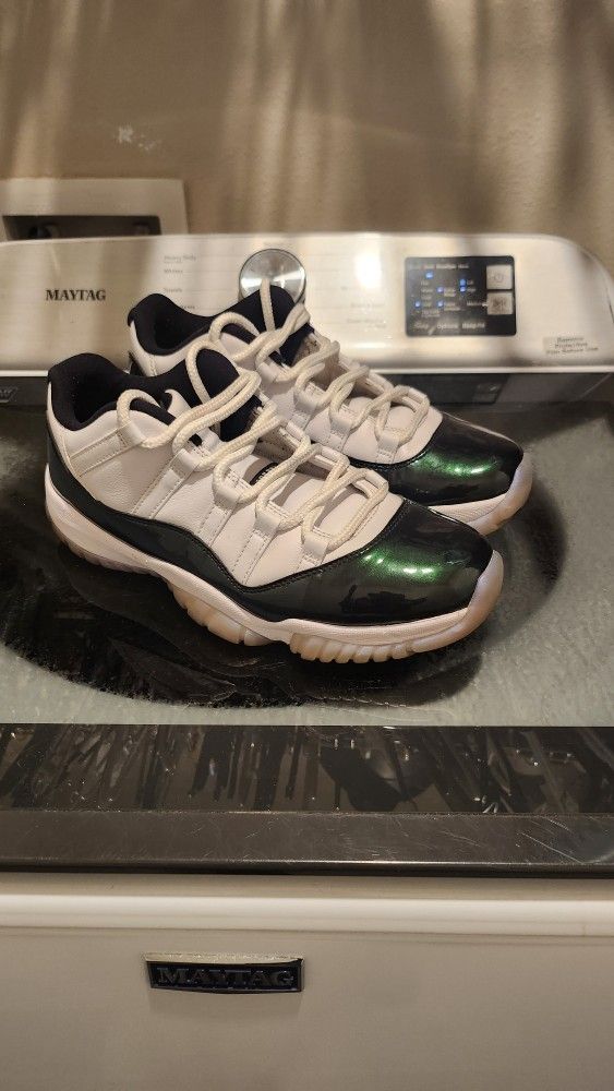 Jordan 11 Emerald Size 9