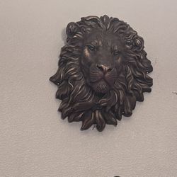 Captivating Lion Head High-quality bronze finish