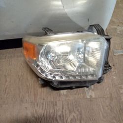 2014 - 2021 Toyota Tundra Right Headlight