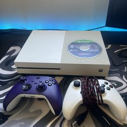 Xbox One S - 2 Controllers - Game
