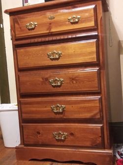 Beautiful bedroom set with 7 pieces potential of 20 including the drawers