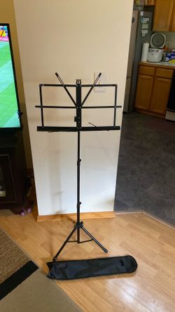 Foldable music stand with carrying bag