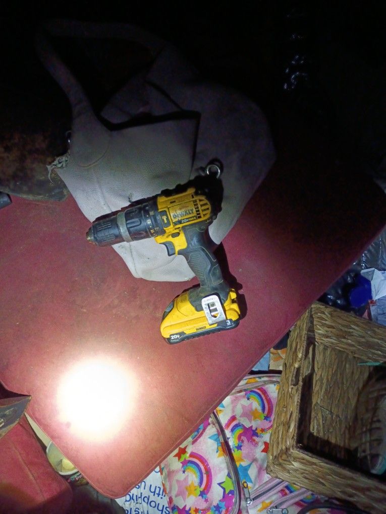 DeWalt Drill 20 V Battery Included