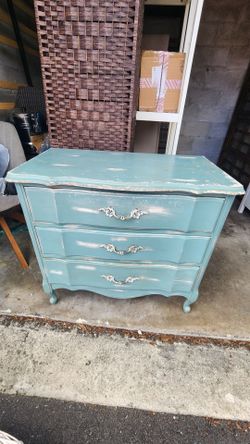 Vintage style dresser