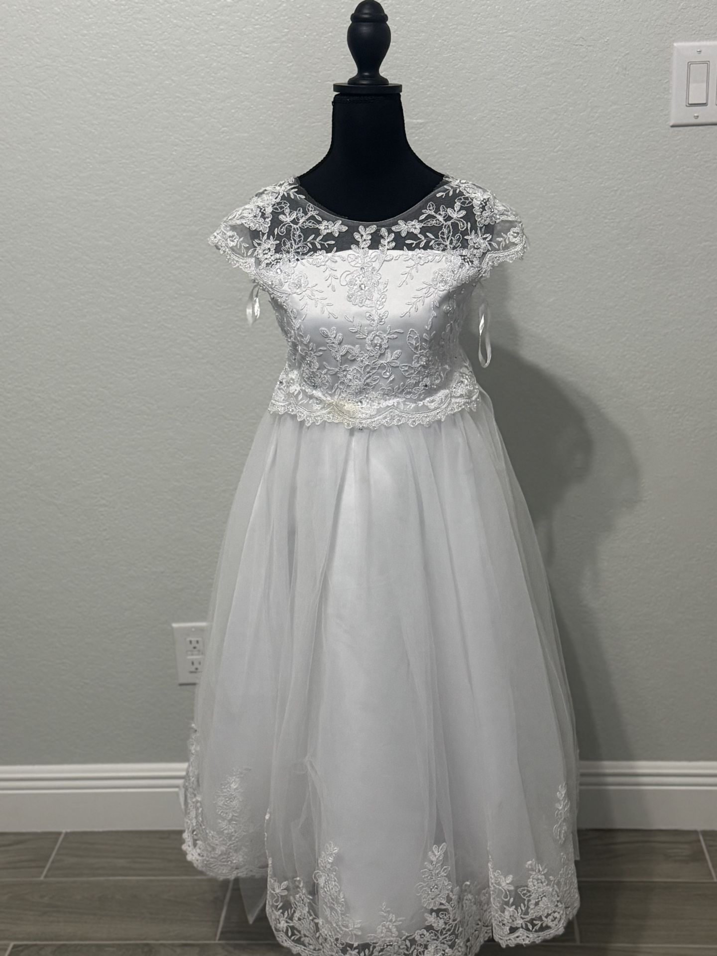 White Dress Size 12 Youth