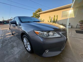 2015 Lexus ES 300h Hybrid - Original Owner,- Clean Title