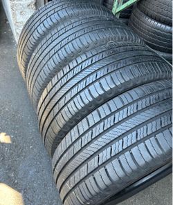 Set 215/55-17 Michelin con el 80% de vida