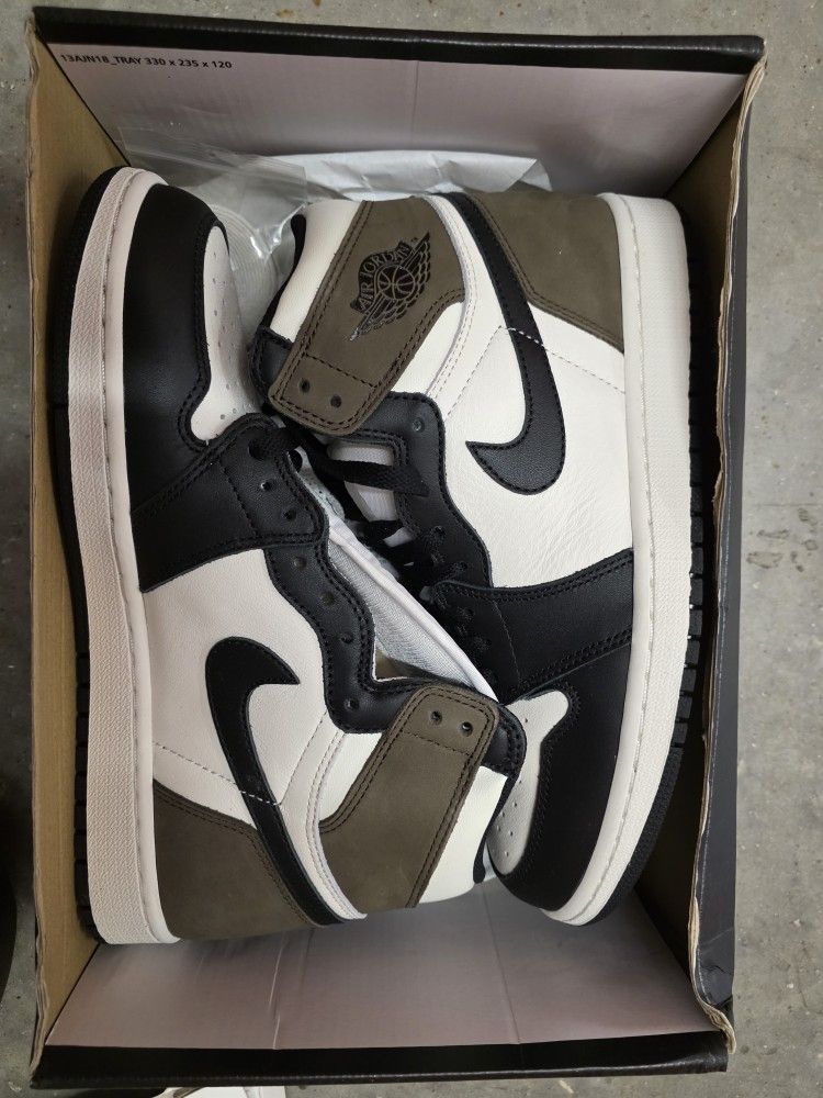Jordan 1 Mocha High Size 9.5 M
