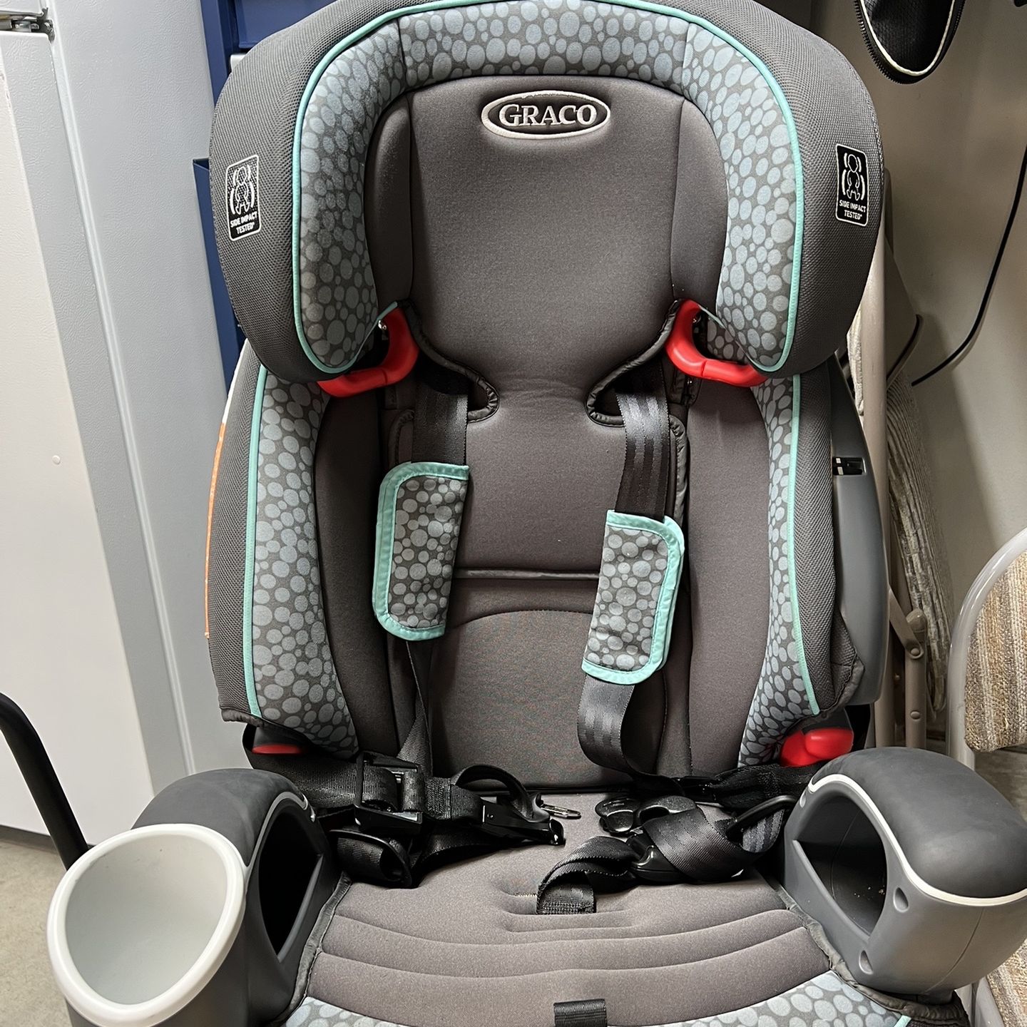 Graco Slimfit 3 in 1 Car Seat  Slim & Comfy Design Saves Space in Your  Back Seat, Redmond for Sale in Parma, OH - OfferUp