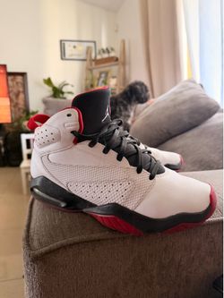 Jordan aura 3’s size 10
