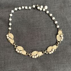 Beautiful Gold Leaf Necklace 