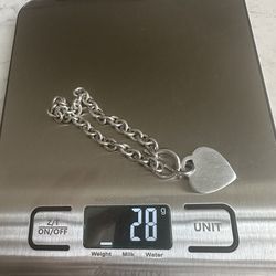 925 Sterling Silver link bracelet w/ heart ❤️ charm , toggle closure, 7.5 in. Marked 925, 28grams , 1 ounce .