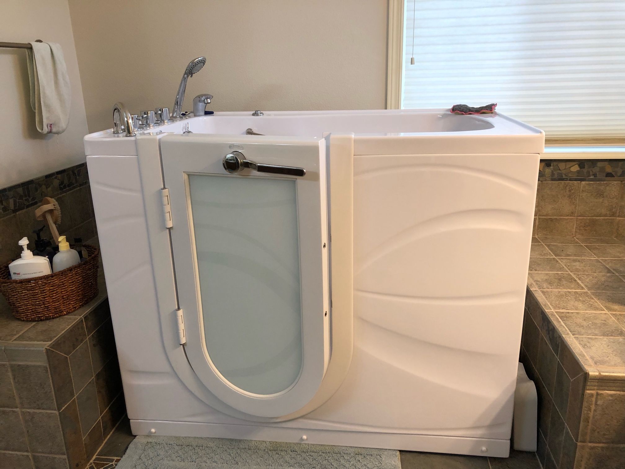 Ella bubbles Zen 52” walk In tub