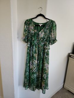 Used Women's dress size (M)