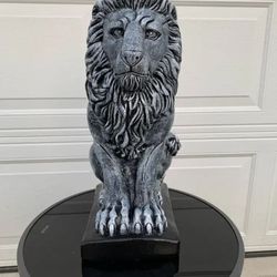 Sitting Lion Statue