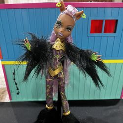 MONSTER HIGH CLAWDEEN WOLF SCARIS IN HER UNIQUE OUTFIT!! LONG HAIR!!