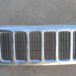 Jeep Commander Grille