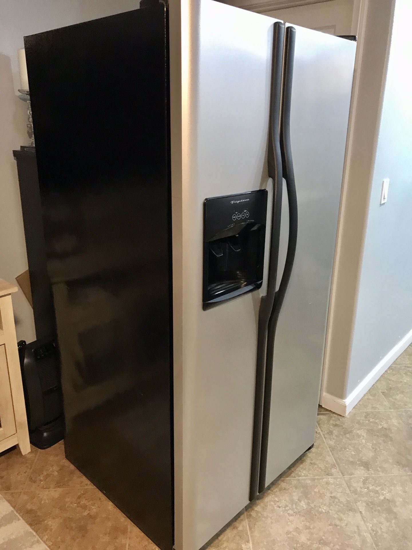 Excellent Working Condition Frigidaire Refrigerator/Freezer