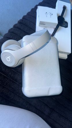 Beats Solo Wireless Headphones with Case