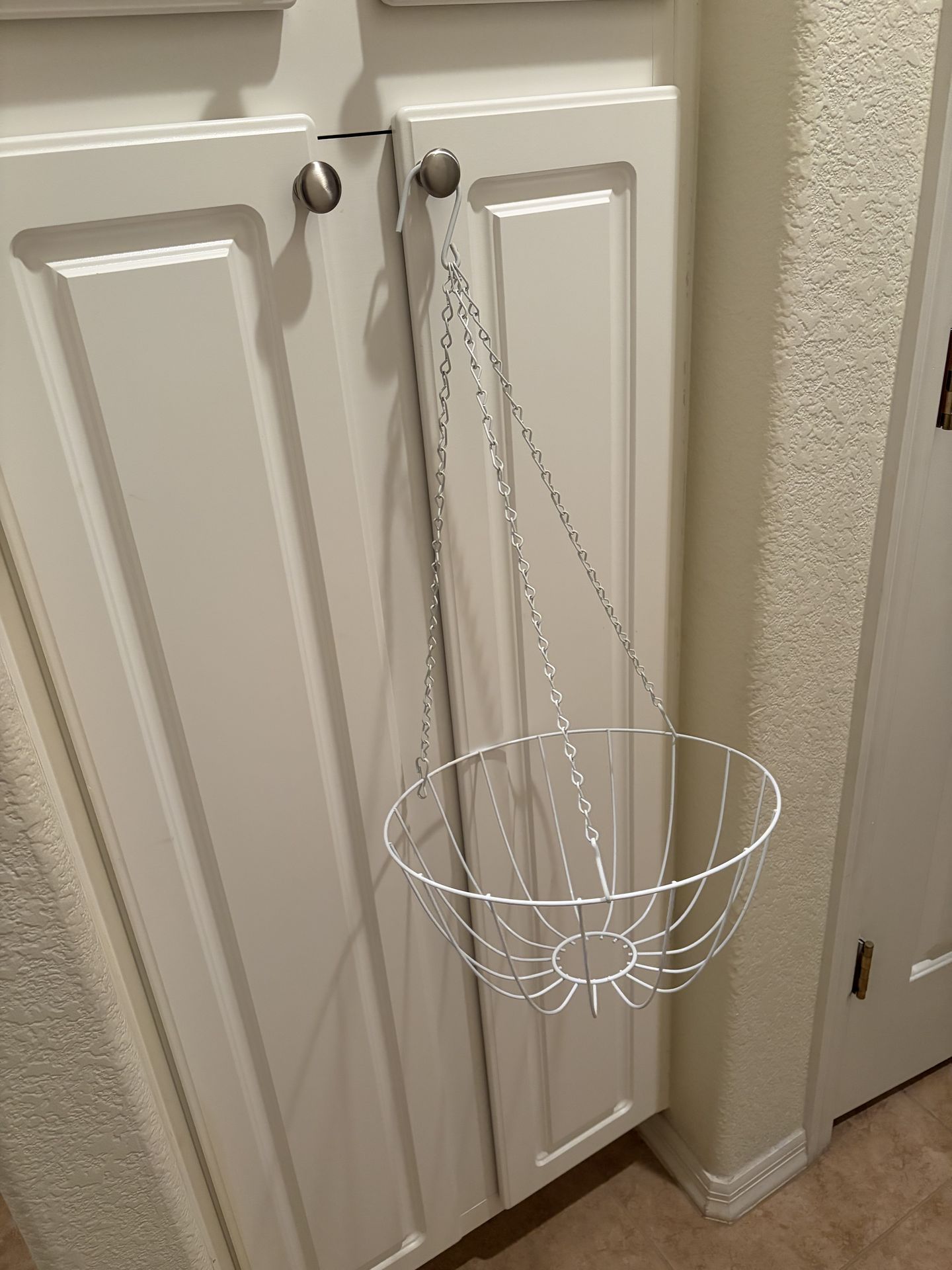 White Wire Hanging Flower/Plant Basket