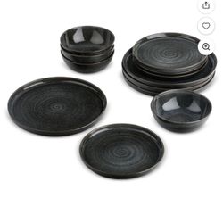 Yellowstone Rip 12-Piece Ceramic Dinnerware Set