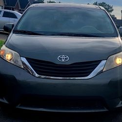 2012 Toyota Sienna Xle