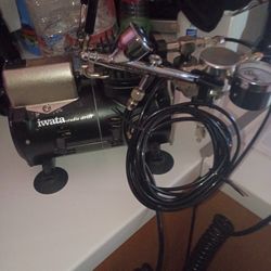 Iwata IS850 Smart Jet Air Compressor With AirBrush