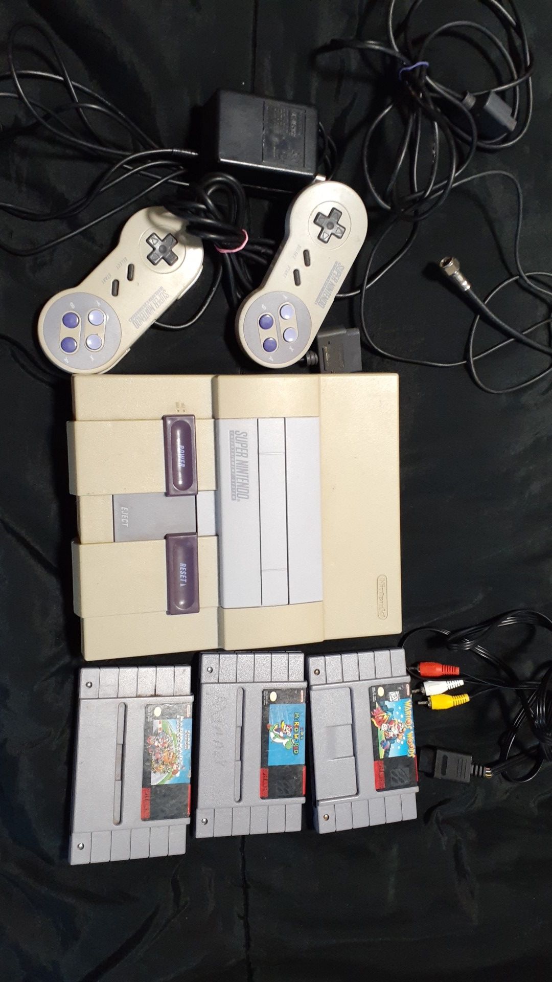 Super Nintendo 2 controllers 3 games