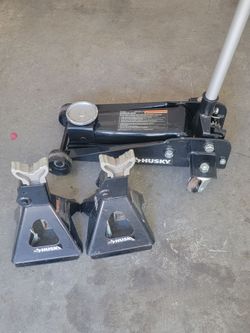 HUSKY 3 TON GARAGE JACK WITH CAR JACK STANDS INCLUDED!