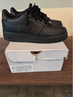 Nike Air Force’s 1 black