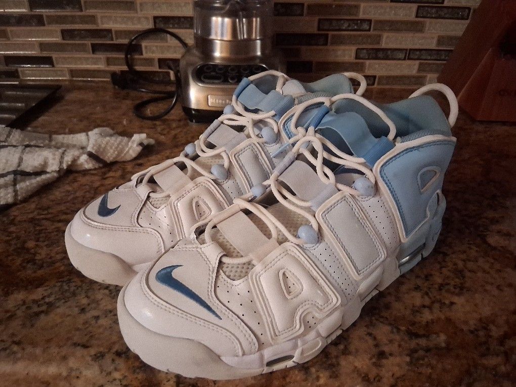 NIKE UPTEMPO PSYCIC SKY BLUE SZ 10