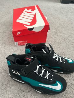 Nike Air Max Griffeys Brand New Size 10 and brand new fitted hat