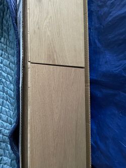 Engineered flooring 100 sq. Ft.  Natural oak ! New!