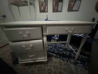 Desk/vanity