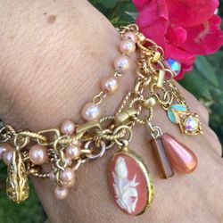 Vintage Retro Pinup goldtone charm bracelet 