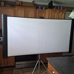 Accolade Duet Projector Screen