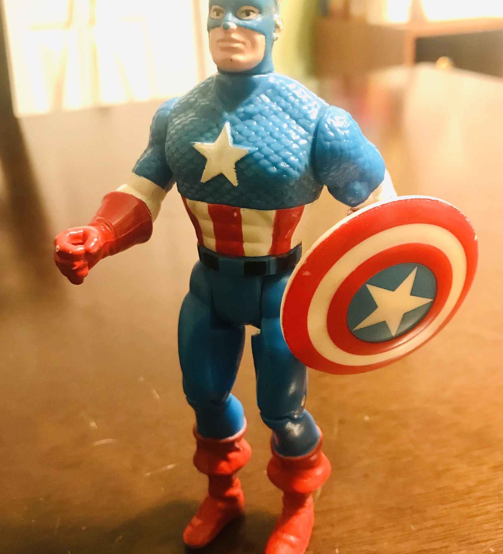 Vintage 1990 Toybiz Marvel Super Heroes Captain America