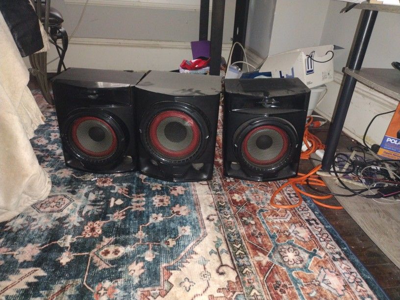 2 Speakers 1 Sub Woofer LG brand