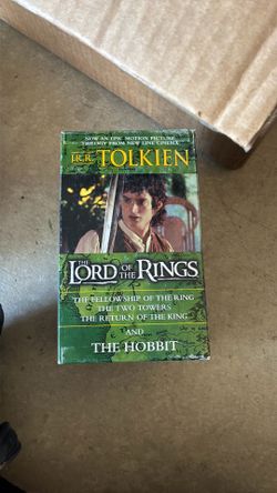 Vintage Lord of the rings trilogy, and The Hobbit book set Vintage Lord of the rings trilogy, and The Hobbit book set