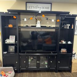 🚨MOVING SALE🚨 ENTERTAINMENT CENTER $200 MUST PICKUP HUMBLE 77396