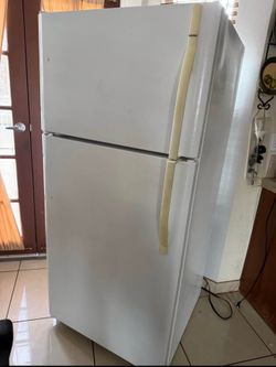 Refrigerator in good working condition
