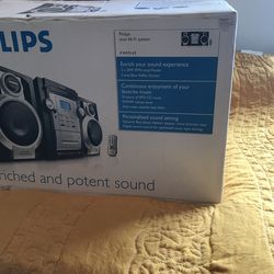 Brand New In Box 2008 Philips Mini Hi-Fi System FWM143 Stereo System
