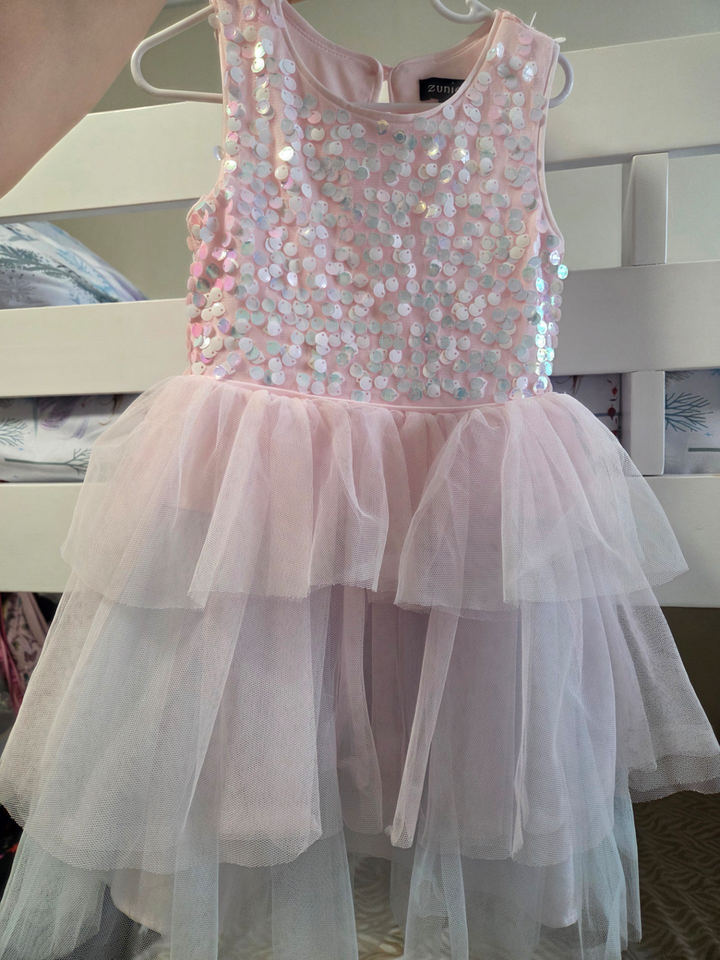 Girl's dress, size 5T (barely used)/Vestido para niña, talla 5 años (apenas usado)