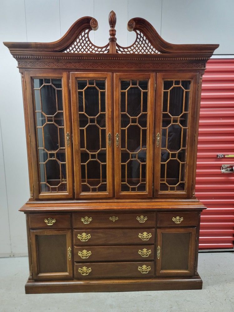 VINTAGE CHINA CABINET *HOT*