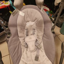 Graco Swing, Tall and Grey