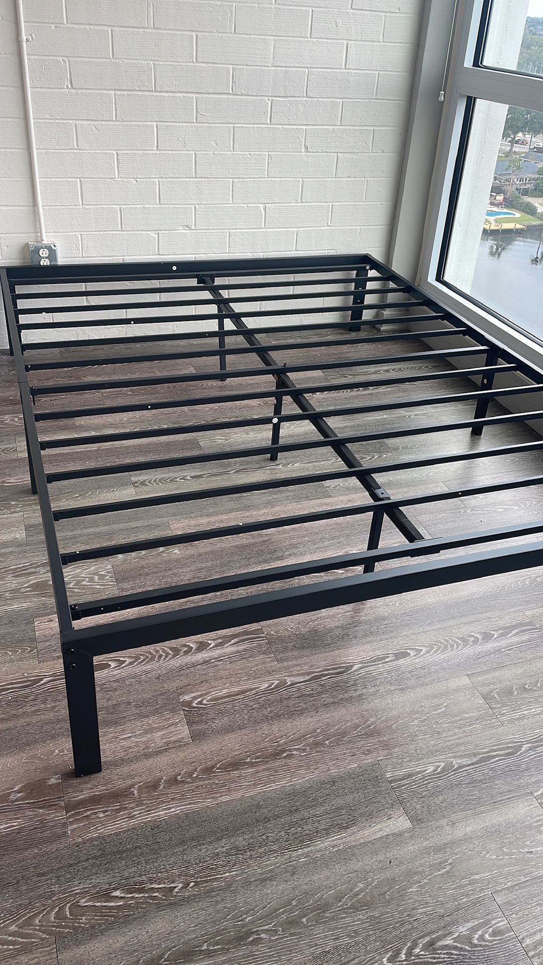 Modern Low metal bed frame | Full