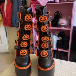 Pumpkin platform boots