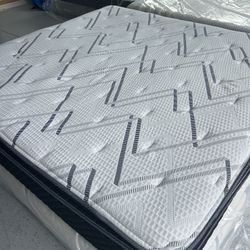 King 14 inch plush pillowtop Therapedic Topaz spare room very little use like new 