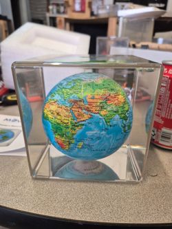 MOVA Cube Spinning globe